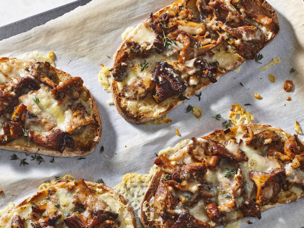 recette-tartine-de-chanterelles-au-cheddar-et-au-sirop-derable,jpg