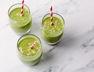 Morning-apple-kale-and-oat-smoothie-5-scaled