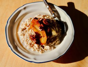 Made By Mandy’s Salted Maple Porridge with Caramelised Bananas and Pecans Image 5t (1)