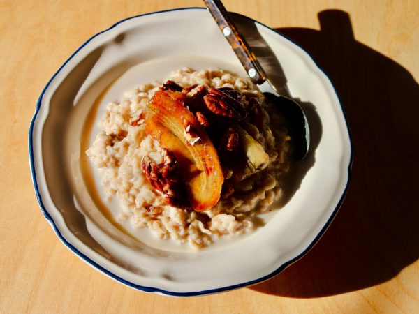 Made By Mandy’s Salted Maple Porridge with Caramelised Bananas and Pecans Image 5t (1)